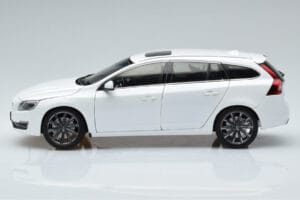 Volvo V60 D3 Crystal Alb FAW 1:18 9430840 Metal - imaginea 4 din 7