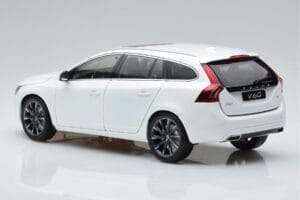 Volvo V60 D3 Crystal Alb FAW 1:18 9430840 Metal - imaginea 6 din 7
