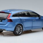 Volvo V60 D3 Power Albastru FAW 1:18 9430839 Metal - image 3 of 7