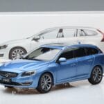 Volvo V60 D3 Power Albastru FAW 1:18 9430839 Metal - image 7 of 7