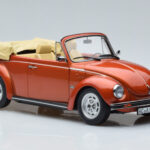 Volkswagen Beetle 1303 Cabriolet Portocaliu Norev 1:18 - image 4 of 6