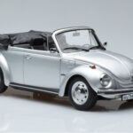 Volkswagen Beetle 1303 Cabriolet Argintiu Norev 1:18 - image 4 of 6