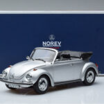 Volkswagen Beetle 1303 Cabriolet Argintiu Norev 1:18 - image 6 of 6