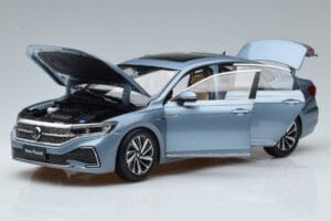 Volkswagen Passat B8 Albastru FAW 1:18 ZVF000003A Metal - imaginea 2 din 7