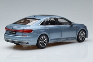 Volkswagen Passat B8 Albastru FAW 1:18 ZVF000003A Metal - imaginea 3 din 7