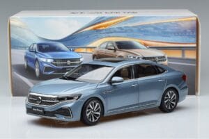 Volkswagen Passat B8 Albastru FAW 1:18 ZVF000003A Metal - imaginea 7 din 7