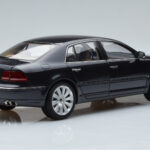 Volkswagen Phaeton V6 Mazeppa Gri Kyosho 1:18 - image 3 of 9