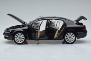 Volkswagen Phaeton V6 Mazeppa Gri Kyosho 1:18 08831MBK Metal - imaginea 4 din 9
