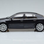 Volkswagen Phaeton V6 Mazeppa Gri Kyosho 1:18 - image 5 of 9