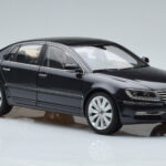 Volkswagen Phaeton V6 Mazeppa Gri Kyosho 1:18 - image 6 of 9