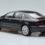 Volkswagen Phaeton V6 Mazeppa Gri Kyosho 1:18 - image 7 of 9