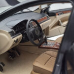 Volkswagen Phaeton V6 Mazeppa Gri Kyosho 1:18 - image 8 of 9