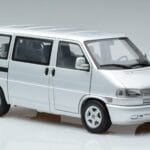 Volkswagen T4b Transporter Caravelle Minibus Schuco 1:18 450041500 Metal - image 6 of 8