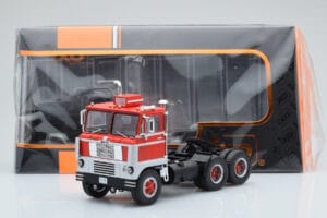 White 7400 Roșu Argintiu IXO 1:43 TR170 Metal - imaginea 5 din 5