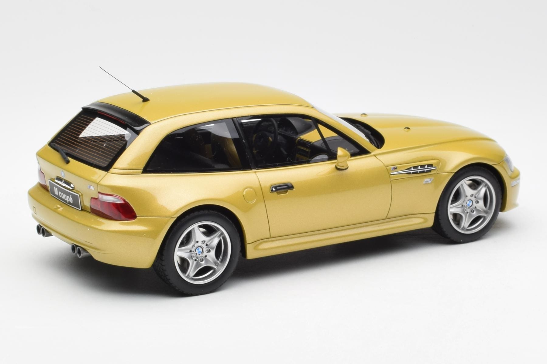 BMW Z3 M Coupe 3.2 Phoenix Galben Otto 1:18 OT866 Rășină - imaginea 2 din 6