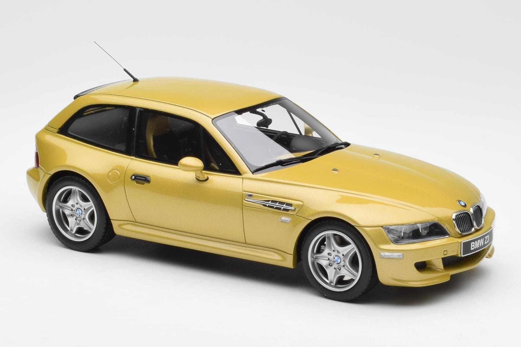 BMW Z3 M Coupe 3.2 Phoenix Galben Otto 1:18 OT866 Rășină - imaginea 4 din 6