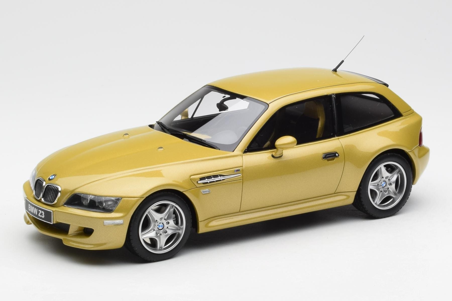 BMW Z3 M Coupe 3.2 Phoenix Galben Otto 1:18 OT866 Rășină
