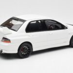 Mitsubishi Lancer Evo VIII MR FQ-400 Alb Otto 1:18 - image 2 of 6