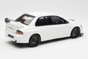 Mitsubishi Lancer Evo VIII MR FQ-400 Alb Otto 1:18 OT777 Rășină - imaginea 2 din 6
