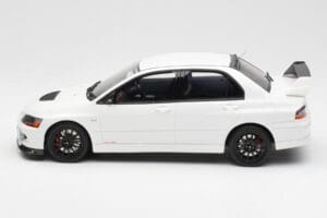 Mitsubishi Lancer Evo VIII MR FQ-400 Alb Otto 1:18 OT777 Rășină - imaginea 3 din 6