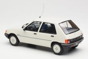 Peugeot 205 Junior Alb Otto 1:18 OT463 Rășină - imaginea 5 din 6