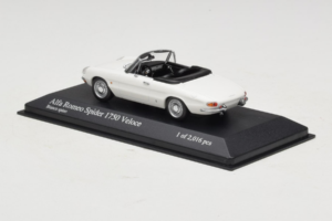Alfa Romeo 1750 Spider Veloce Alb Minichamps 1:43 400120530 Metal - imaginea 3 din 4