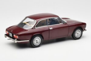 Alfa Romeo 2000 GTV Roșu Bordeaux Norev 1:18 187916 Metal - imaginea 3 din 8