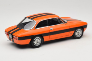 Alfa Romeo 2000 GTV Portocaliu Norev 1:18 187918 Metal - imaginea 3 din 8