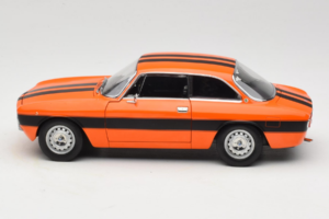Alfa Romeo 2000 GTV Portocaliu Norev 1:18 187918 Metal - imaginea 4 din 8