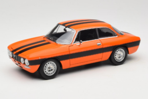 Alfa Romeo 2000 GTV Portocaliu Norev 1:18 187918 Metal