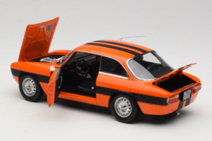 Alfa Romeo 2000 GTV Portocaliu Norev 1:18 187918 Metal - imaginea 5 din 8