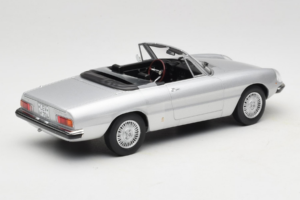 Alfa Romeo 2000 Spider Argintiu Norev 1:18 187884 Metal - imaginea 2 din 6