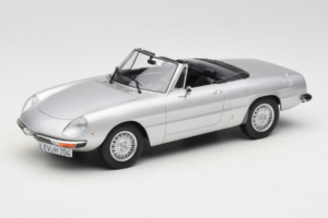 Alfa Romeo 2000 Spider Argintiu Norev 1:18 187884 Metal