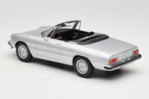 Alfa Romeo 2000 Spider Argintiu Norev 1:18 187884 Metal - imaginea 5 din 6