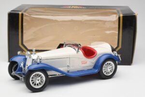 Alfa Romeo 2300 Spider Alb & Albastru Bburago 1:18 3008-M1 Metal - imaginea 6 din 6