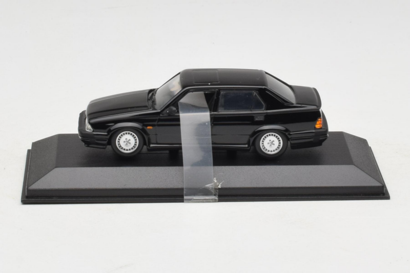 Alfa Romeo 75 3.0 V6 Negru Minichamps 1:43 Alfa Romeo 75 3.0 V6 Negru Minichamps 1:43 403120463 Metal