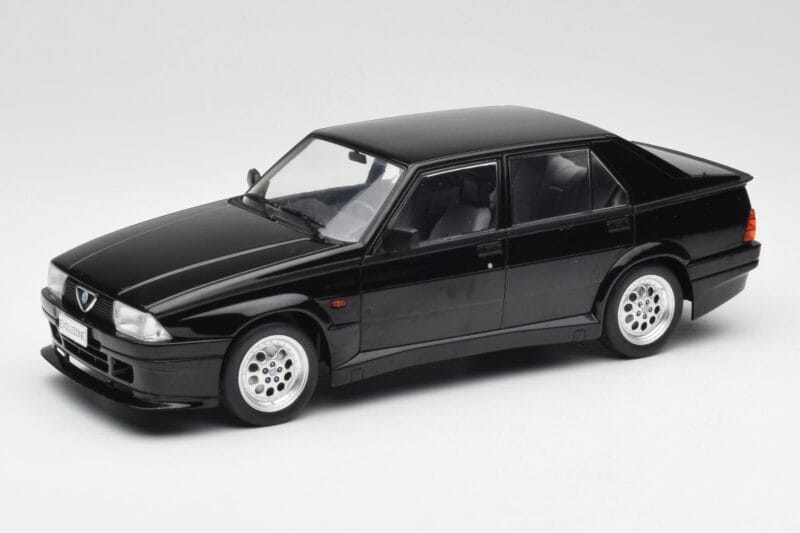 Alfa Romeo 75 Turbo Evoluzione Negru MCG 1:18 MCG18429 Metal