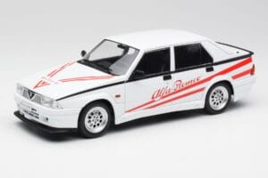 Alfa Romeo 75 Turbo Evoluzione Alb MCG 1:18 MCG18430 Metal