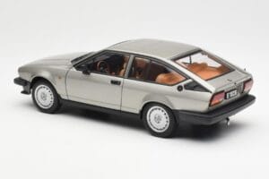 Alfa Romeo Alfetta GTV 2.0 Gri Metalic AUTOart 1:18 70147 Metal - imaginea 7 din 8