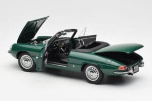 Alfa Romeo Duetto Spider Verde AUTOart 1:18 70138 Metal - imaginea 5 din 8