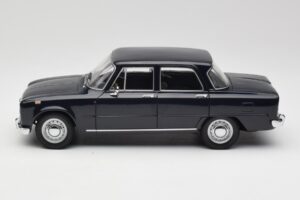 Alfa Romeo Giulia 1300 Albastru Minichamps 1:18 180120905 Metal - imaginea 4 din 8