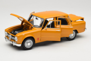 Alfa Romeo Giulia 1300 Super Portocaliu Minichamps 1:18 180120900 Metal - imaginea 2 din 8