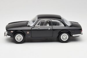 Alfa Romeo Giulia Sprint GTA Negru Road Signature 1:18 92348 Metal - imaginea 4 din 8