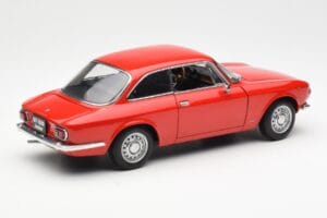 Alfa Romeo GT 1300 Junior LHD Roșu AUTOart 1:18 70131 Metal - imaginea 3 din 8