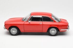 Alfa Romeo GT 1300 Junior LHD Roșu AUTOart 1:18 70131 Metal - imaginea 4 din 8