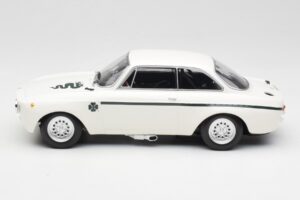 Alfa Romeo GTA 1300 Junior Alb Minichamps 1:18 155120021 Metal - imaginea 3 din 6