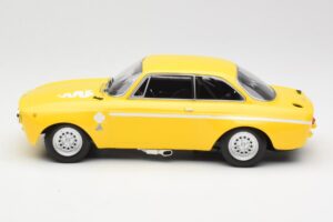 Alfa Romeo GTA 1300 Junior Galben Minichamps 1:18 155120024 Metal - imaginea 5 din 6
