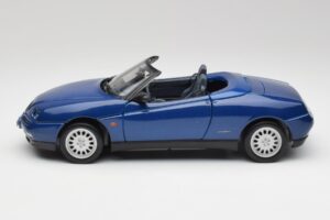 Alfa Romeo Spider 916 Periwinkle Albastru Maisto 1:18 50308 Metal - imaginea 3 din 7