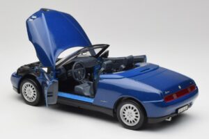 Alfa Romeo Spider 916 Periwinkle Albastru Maisto 1:18 50308 Metal - imaginea 4 din 7