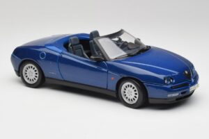 Alfa Romeo Spider 916 Periwinkle Albastru Maisto 1:18 50308 Metal - imaginea 5 din 7